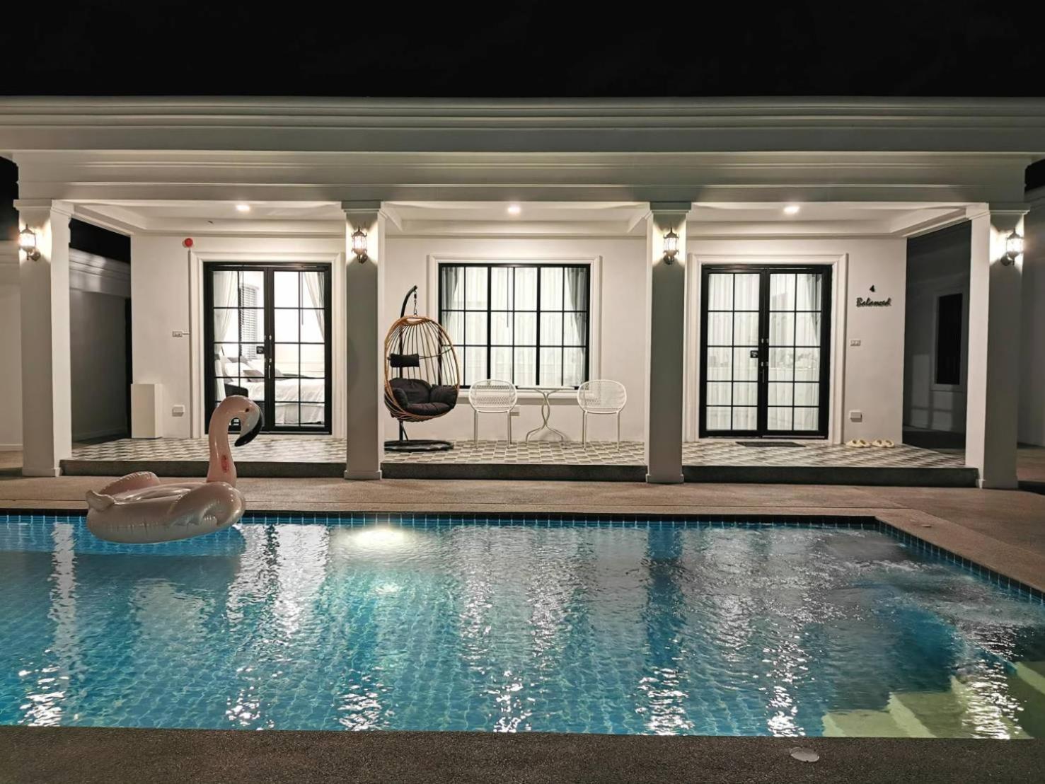 Tarn Villa *